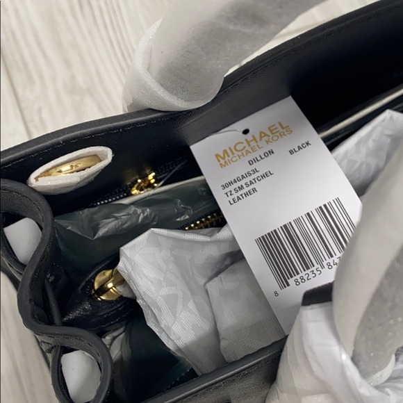 Michael Kors Dillon Handbag - Picture 4 of 6